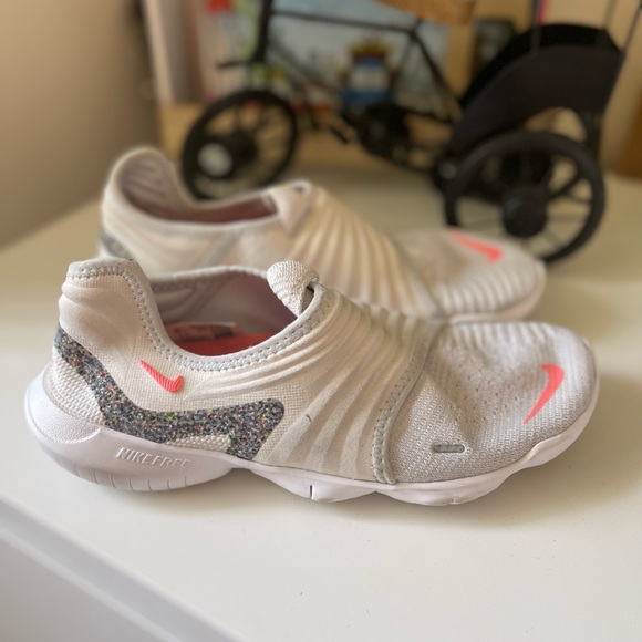 Nike Free 3.0 White and Pink Slip-On Sneakers size 8.5 (run small sit like an 8) - Picture 1 of 5